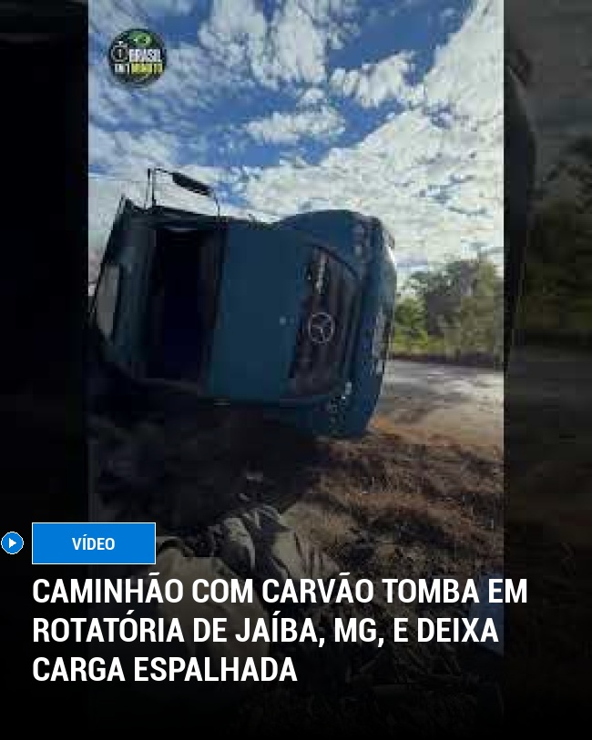 Caminhão com Carvão Tomba em Rotatória de Jaíba, MG, e Deixa Carga Espalhada