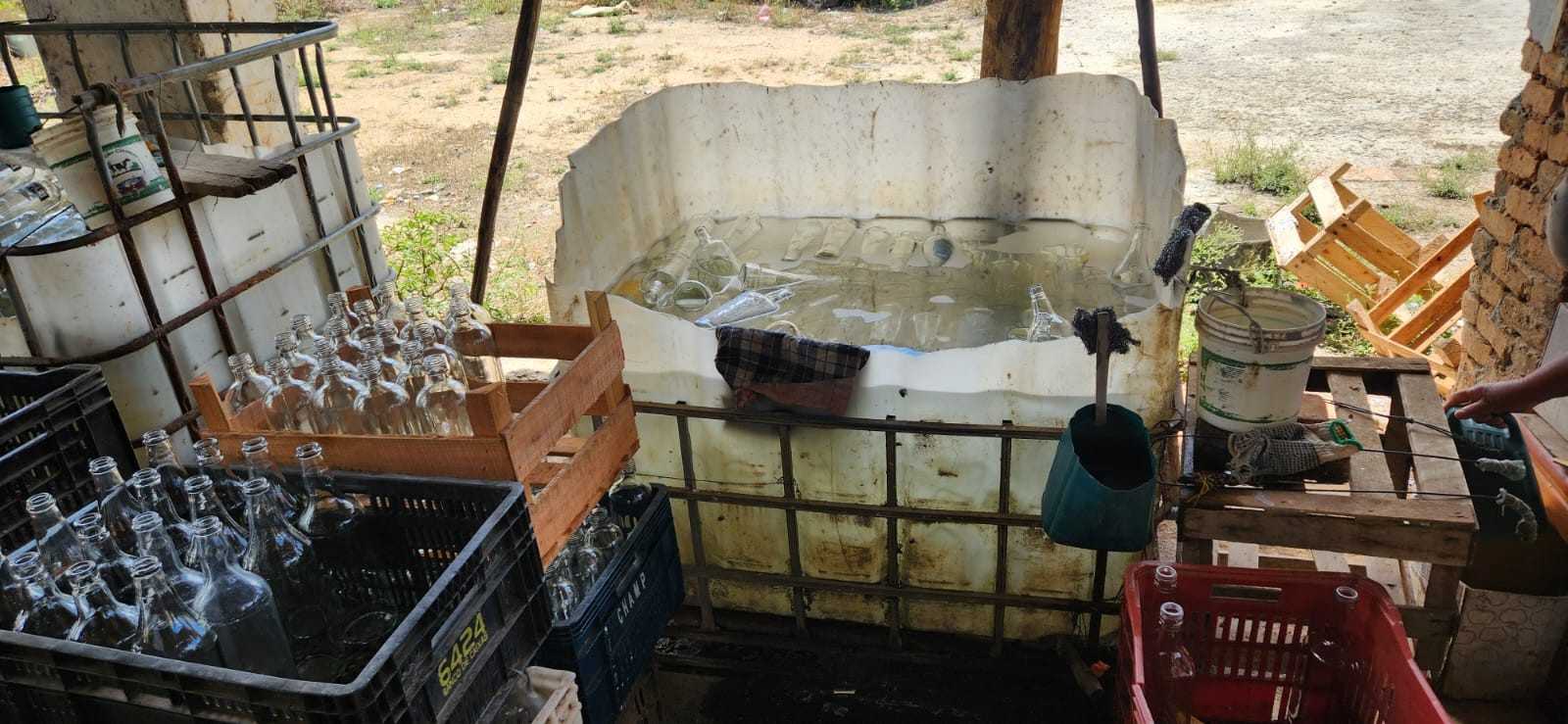 Produção ilegal de cachaça em Capim Branco leva pai e filhos à prisão