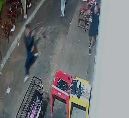 Homem morre após ameaçar policial militar com arma de fogo em bar de BH