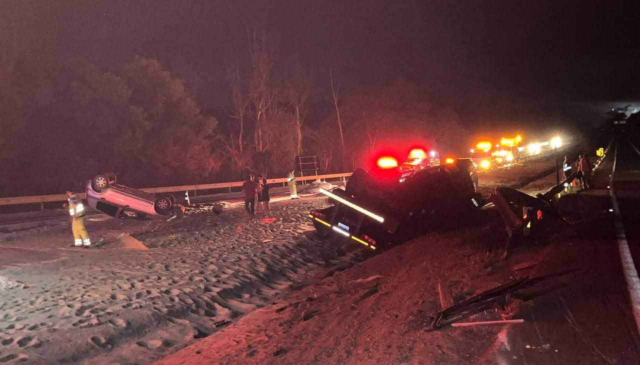 Grave Acidente em Nova Serrana: Caminhoneiro Morre e Carga de Arroz Causa Capotamento na BR-262