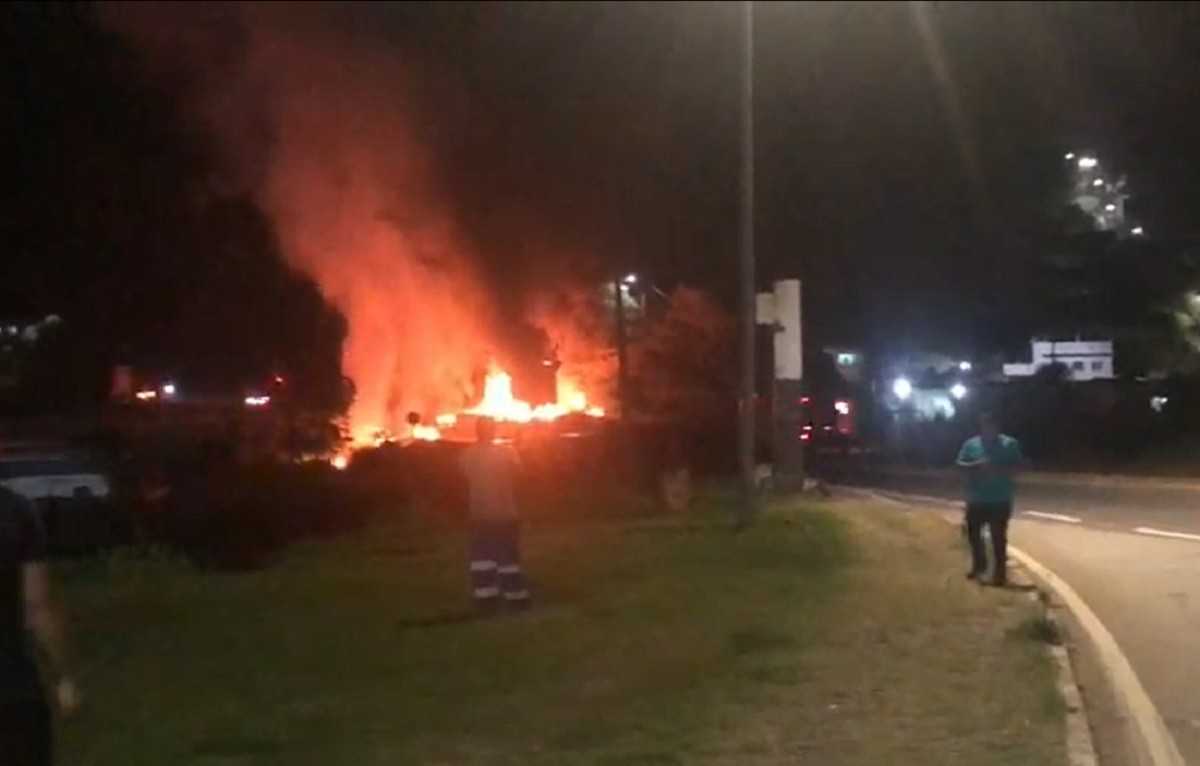 Tragédia na BR-040: Acidente entre Moto e Carreta Causa Morte e Incêndio em Carandaí