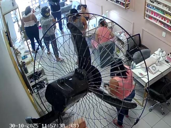 Dupla Armada Assalta Salão de Beleza em Ipatinga e Foge em Moto de Alta Cilindrada