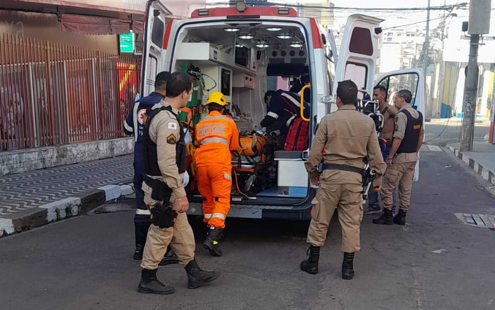 Jovem que sofreu descarga elétrica enquanto trabalhava em serviço de pintura morre após uma semana em Passos, MG