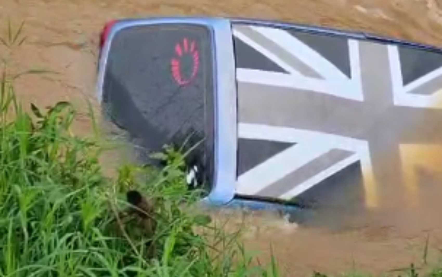 Em Muzambinho, motorista se apresenta à polícia após mulher ser encontrada morta dentro de carro em córrego