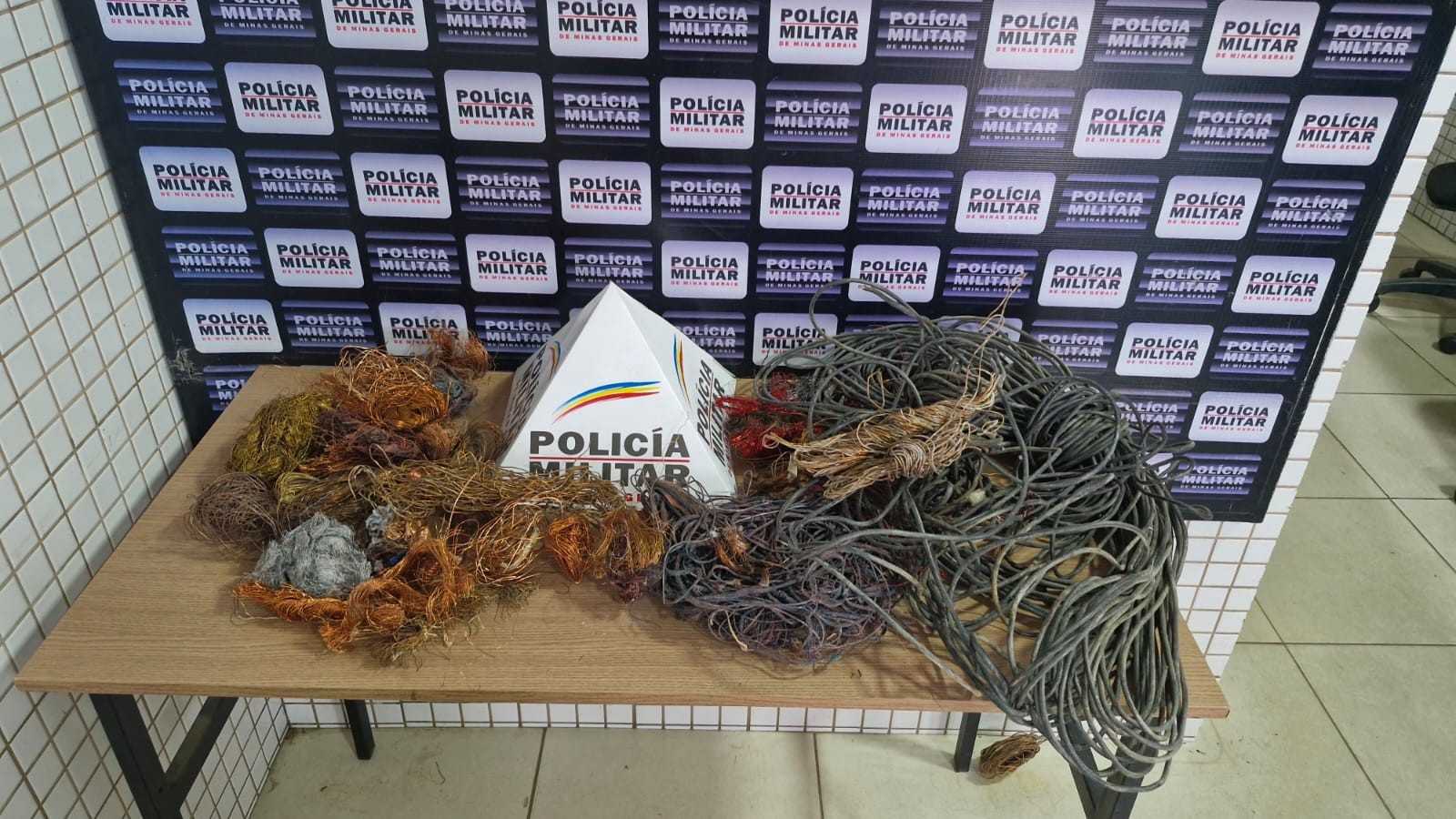 Homem é Preso em Bom Jesus do Galho com Cocaína, Fios de Cobre e Quase R$ 3,5 mil