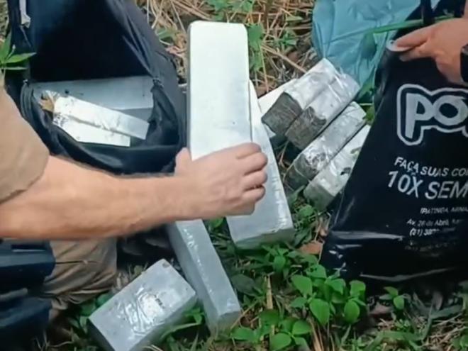 Operação policial em Santana do Paraíso resulta na apreensão de 20 quilos de maconha e prisão de dois traficantes