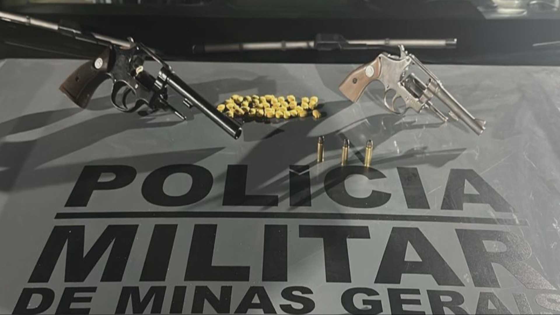 Suspeitos de incendiar ônibus em Belo Horizonte são presos em casa de festas em Ribeirão das Neves