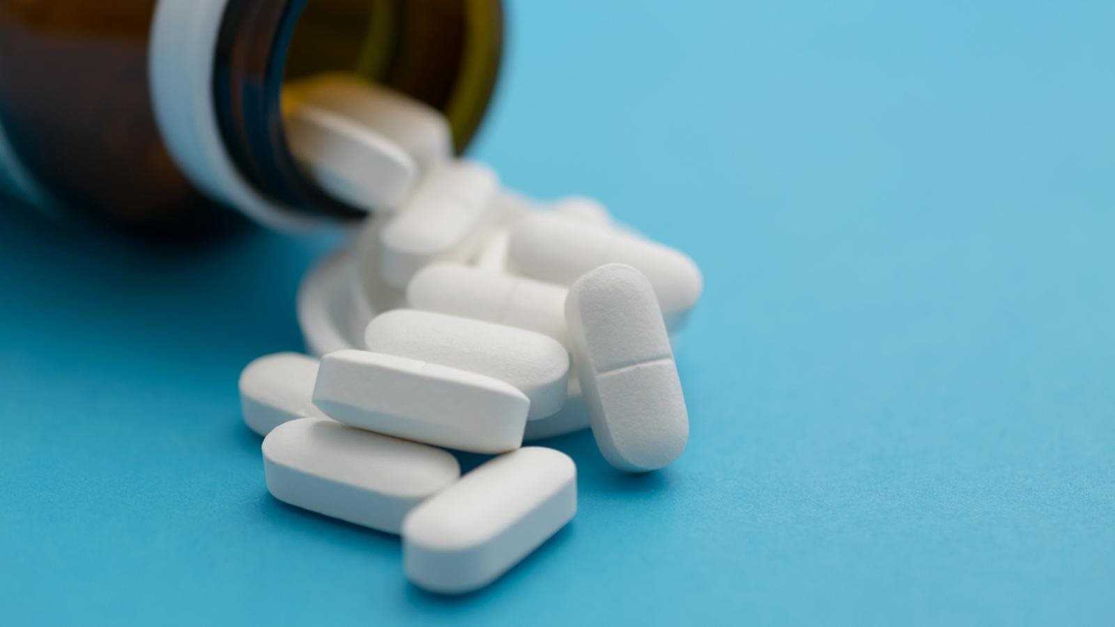Paracetamol na gravidez não causa autismo, conclui ampla revisão publicada no BMJ