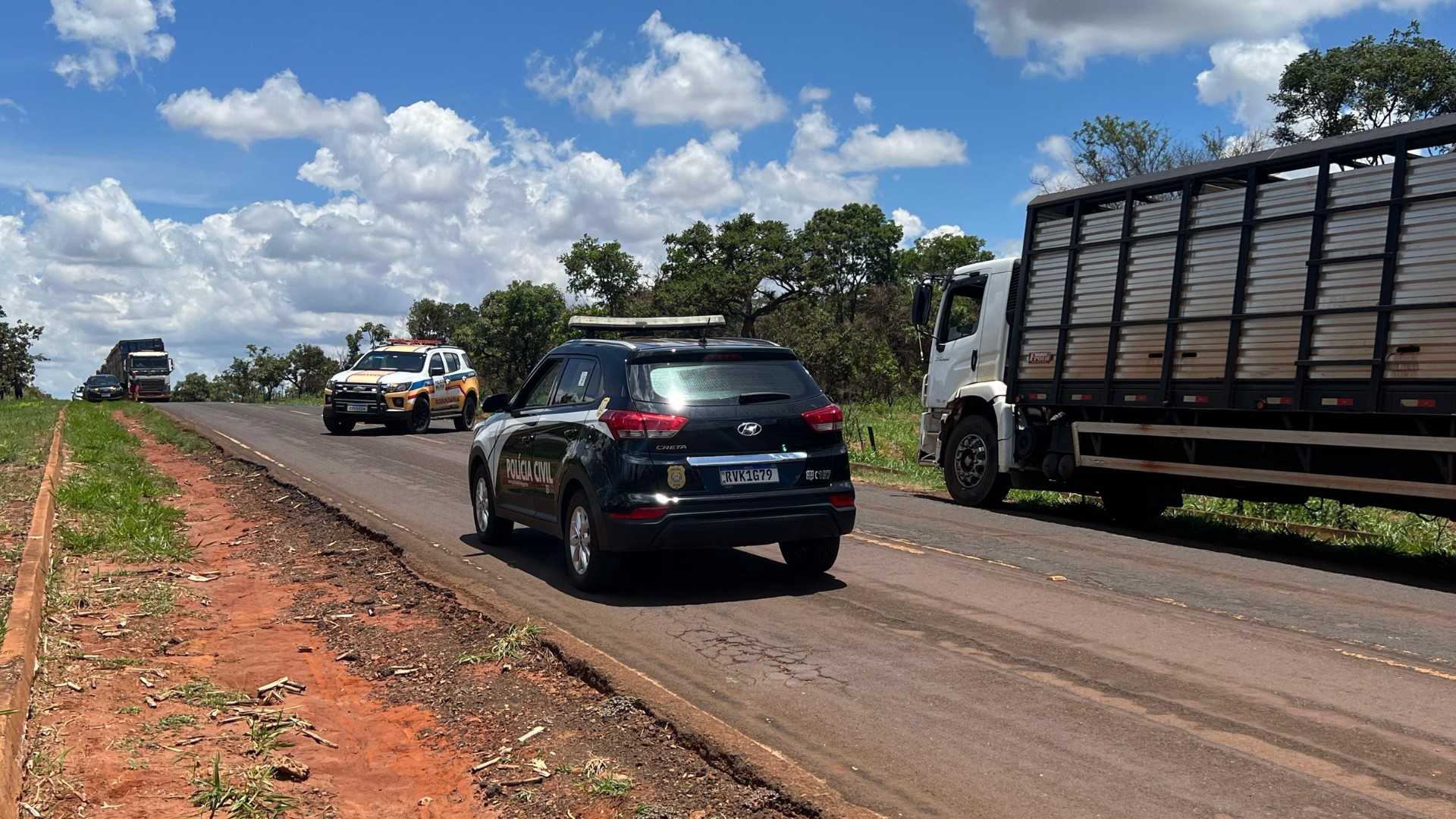 Idoso morre ao bater moto em caminhão durante ultrapassagem na MGC-154, em Ituiutaba