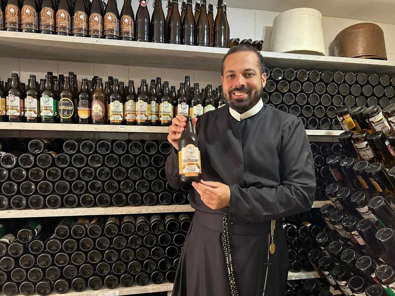 Cerveja artesanal produzida em igreja de Minas leva ouro em competição internacional