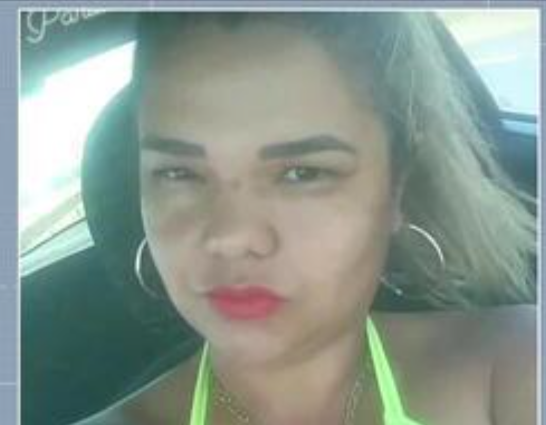 Mulher pega carona com amigo e acaba agredida com capacete pela namorada dele em João Pinheiro