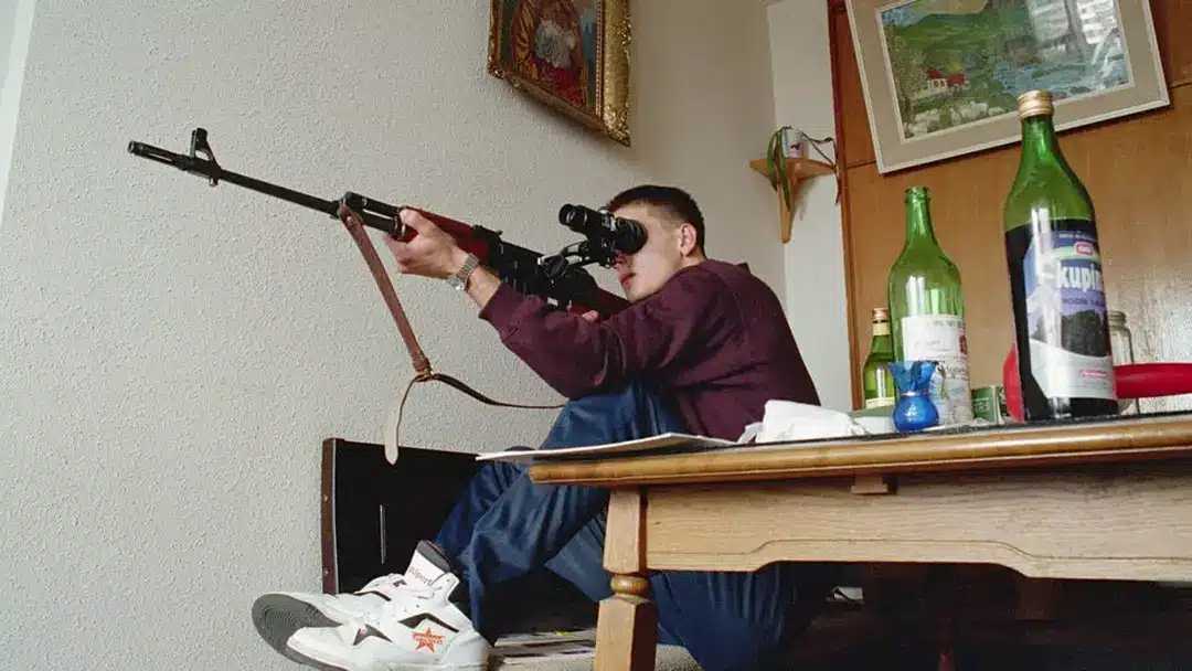 Alegações de “safari humano” com turistas ricos em Sarajevo reacendem investigação sobre crimes de guerra