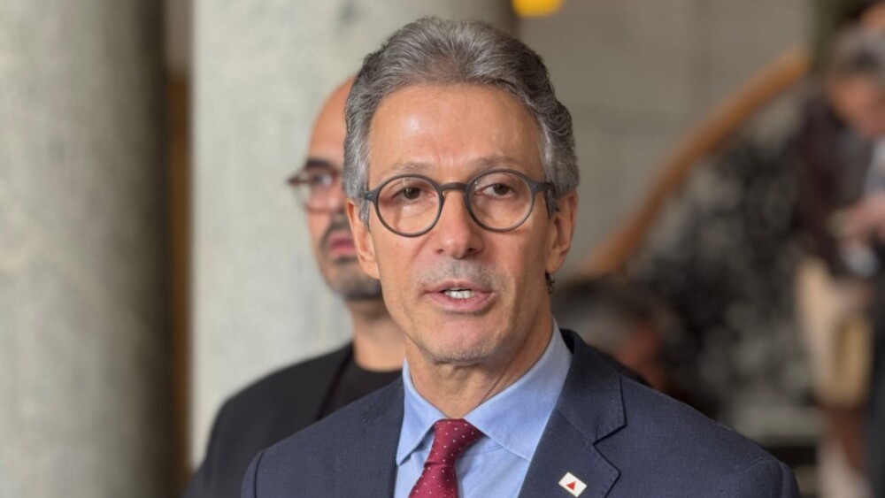 Gastos do governo Zema com viagens pagas com dinheiro público quase triplicaram ao longo da sua gestão