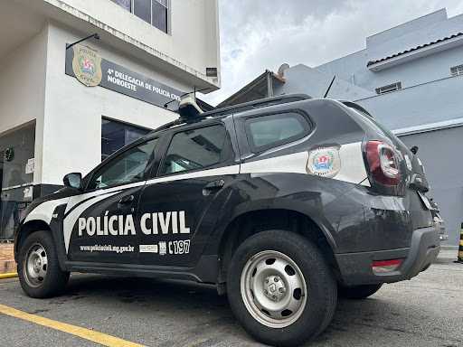 Mulher indiciada por homicídio qualificado após atear fogo em homem em São Francisco