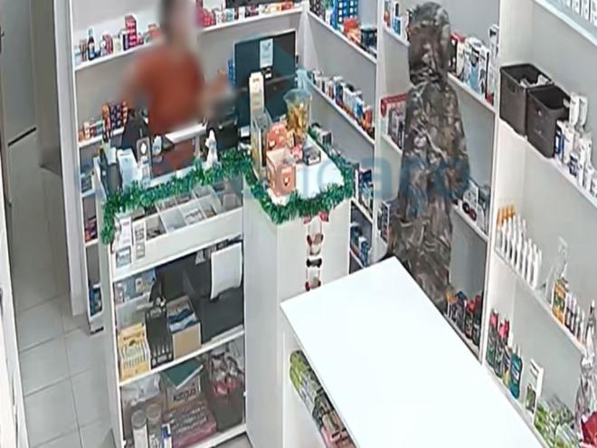 Bandido armado com facão rende funcionária e rouba R$ 100 em farmácia de Santana do Paraíso