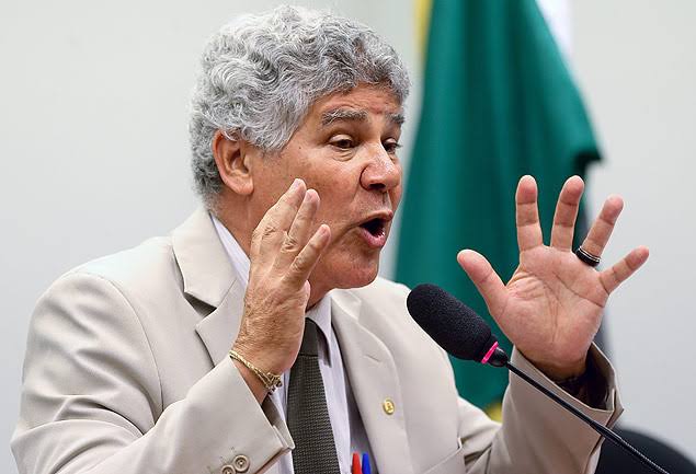 Deputado do PSol quer mudar lema da bandeira do Brasil