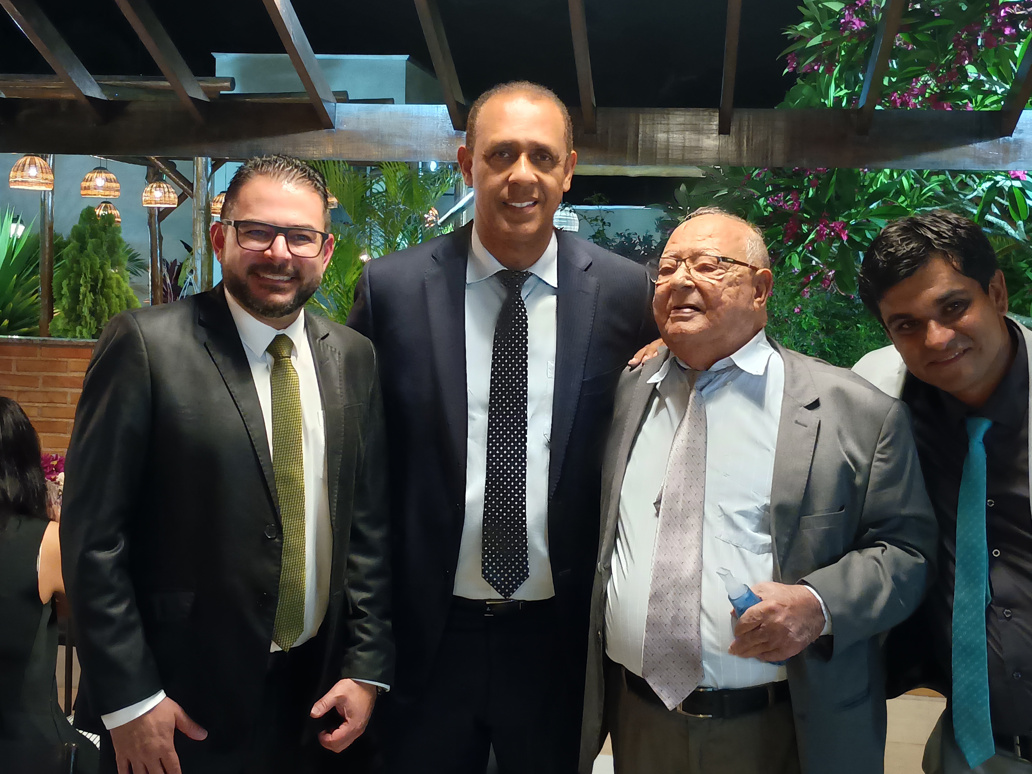 Ex-prefeito Mundico é agraciado com dupla homenagem e reconhecimento histórico em Santana do Paraíso