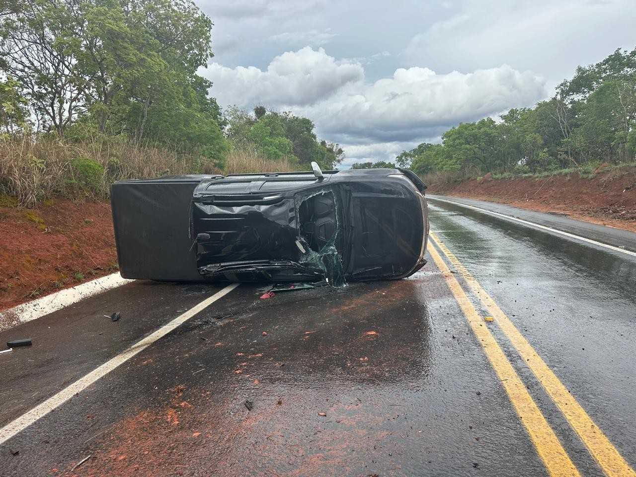 Acidente com caminhonete deixa dois feridos em rodovia próxima a Claro dos Poções