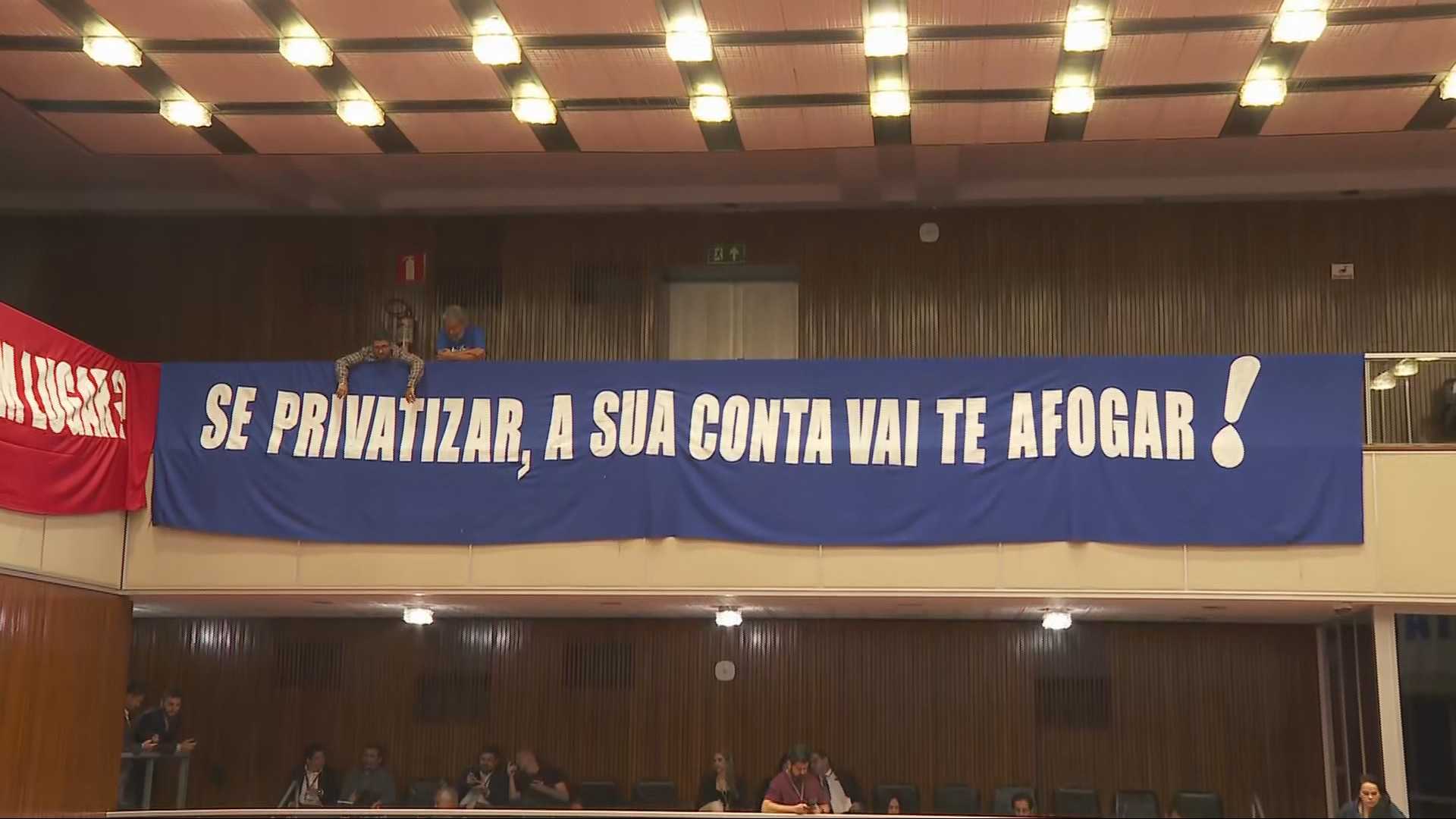 Após retirar o direito do povo de opinar, deputados avançam com a privatização da Copasa