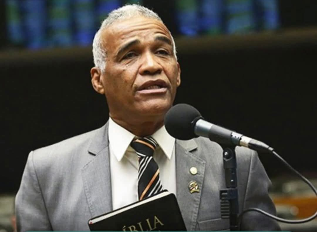 Deputado que se declara 'ex gay' propõe o Dia Nacional do Orgulho Heterossexual