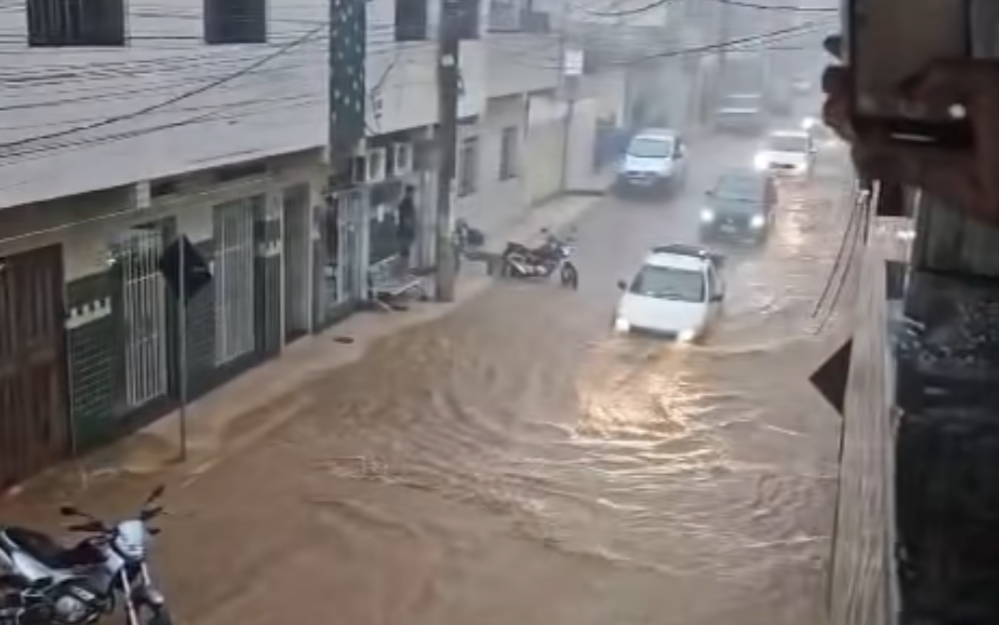 Chuva causa estragos em Santana do Paraíso e Inmet emite Alerta Vermelho para está quinta