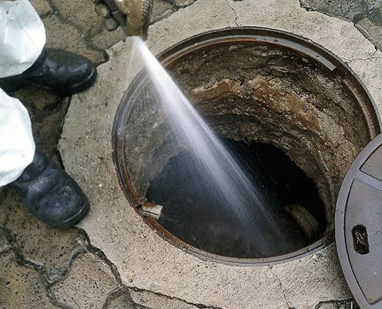 Comerciantes do Canaazinho em Ipatinga denunciam alagamentos e retorno de esgoto com as chuvas
