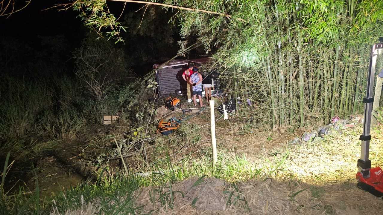 Passageira morre e três ficam feridos em grave acidente na MG-252 em Perdigão