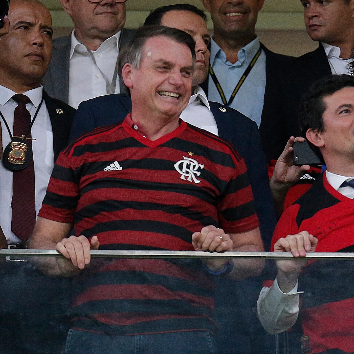 Bolsonaro pede camisa do Flamengo para assistir final do mundial da prisão em Brasília