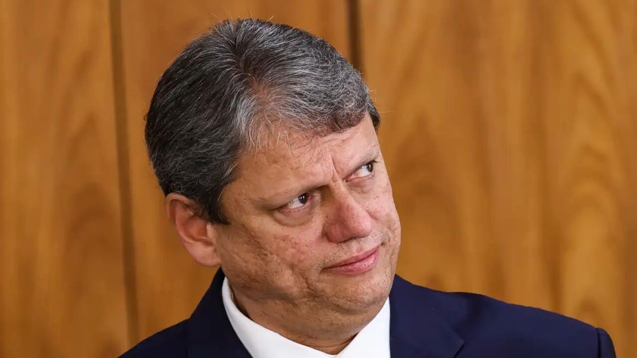 Tarcisio de Freitas confirma apoio a Flavio Bolsonaro para a sucessao presidencial de 2026