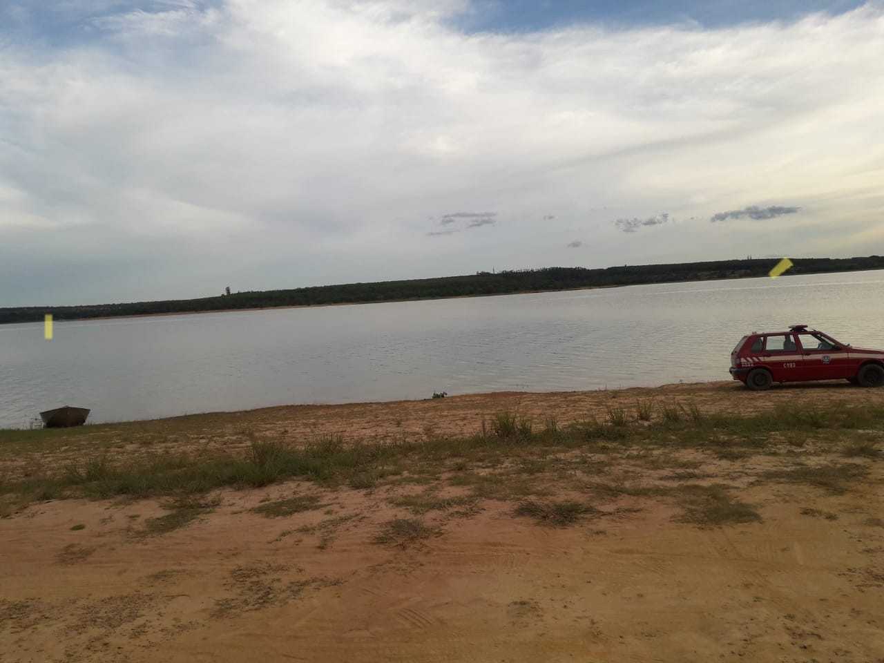 Corpo de jovem que se afogou na represa de Três Marias é localizado pelos bombeiros