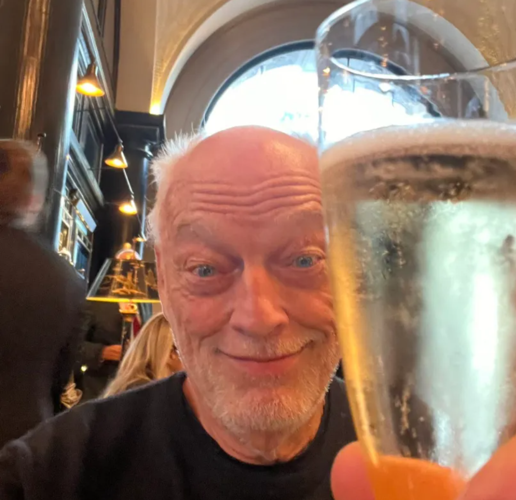 Pink Floyd conquista topo da parada britânica e quebra recorde histórico dos Beatles