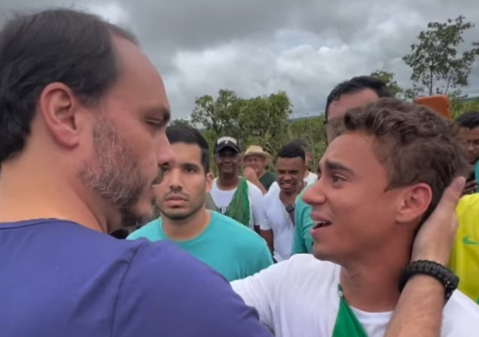 Carlos Bolsonaro se junta a marcha de Nikolas Ferreira rumo a Brasília em apoio a presos de 8 de janeiro
