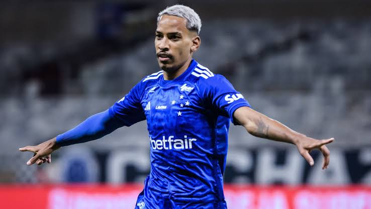Acabou a novela: Cruzeiro oficializa renovação de contrato com Matheus Pereira ate 2028