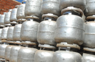 Governo federal exclui Santana do Paraíso do programa Gás do Povo e levanta críticas sobre caráter eleitoreiro ao focar apenas em grandes cidades