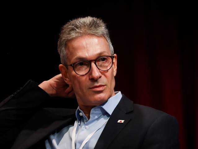 Após aumentar o próprio salário em 300%, Zema ataca reajuste de deputados e é acusado de hipocrisia