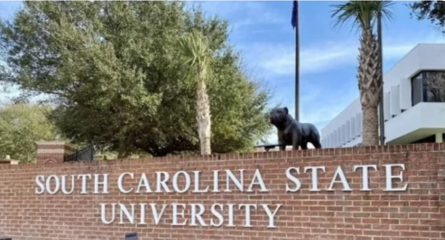 Ataque a tiros em campus universitario dos Estados Unidos deixa dois mortos