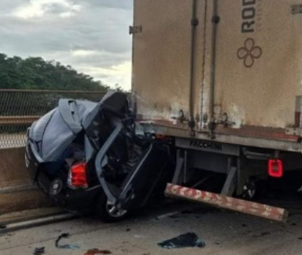 Grave acidente na BR-381 em Bom Jesus do Amparo deixa uma pessoa morta e complica trânsito na região