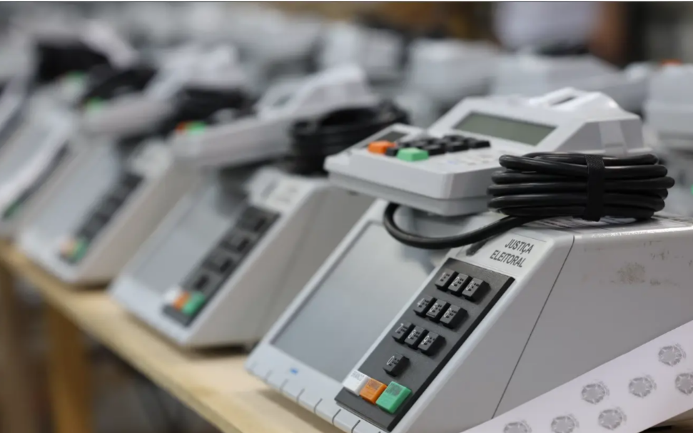 Pesquisa aponta que 43% dos brasileiros não confiam nas urnas eletrônicas