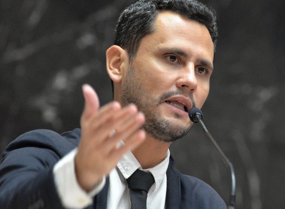 Cleitinho confirma candidatura ao governo de Minas e defende união da direita baseada em desempenho eleitoral