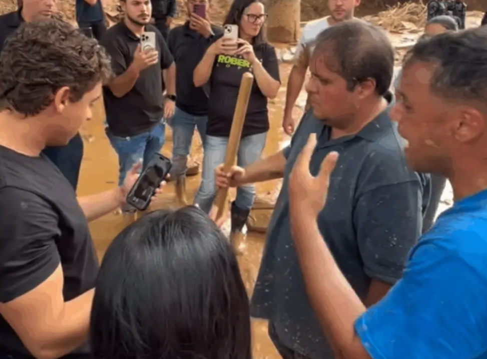 Prefeito e vice-prefeito de Ubá pedem a ajuda a Flávio Bolsonaro