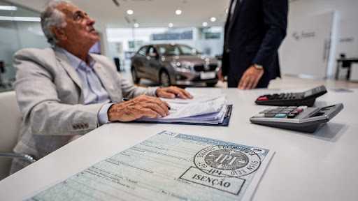 Nova lei garante benefícios e permite que idosos comprem carros com preço mais baixo