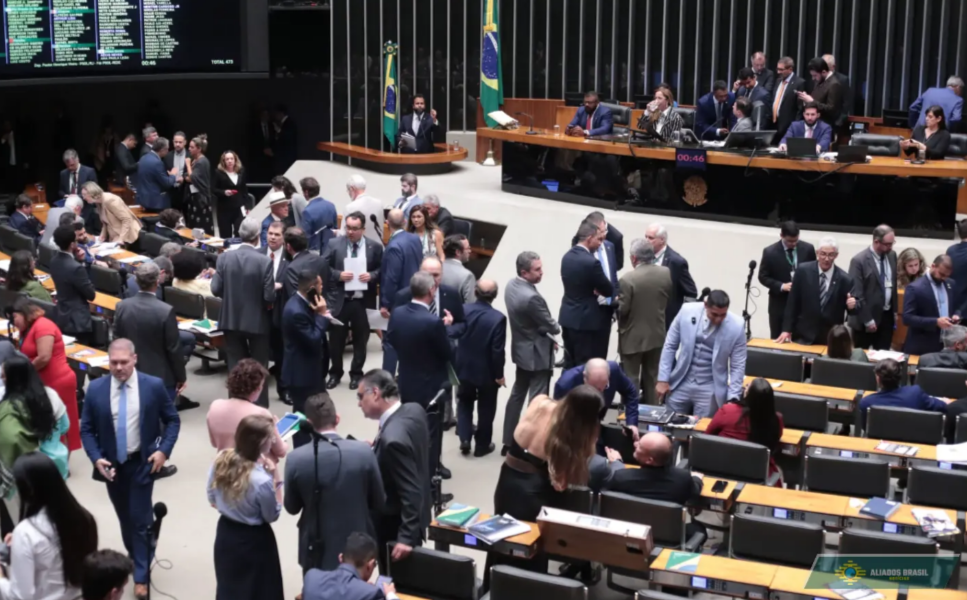 PEC da Segurança é aprovada sem redução da maioridade penal