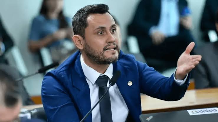 Cleitinho Azevedo lidera corrida para o Governo de Minas Gerais em levantamento do Instituto Paraná Pesquisas