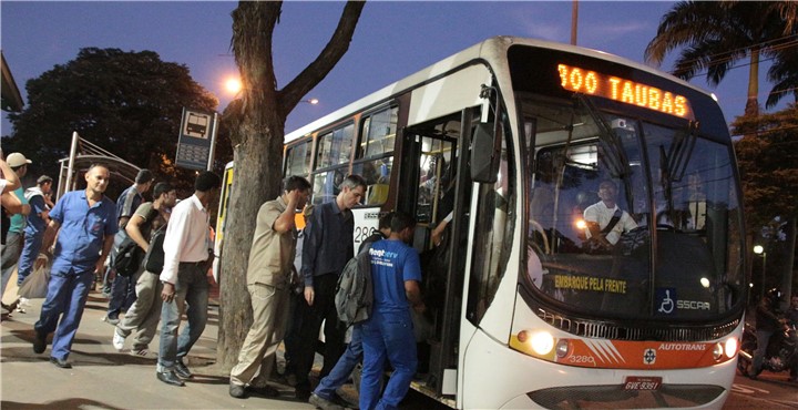 Motoristas da Autotrans em Ipatinga notificam greve após atrasos nos salários e férias