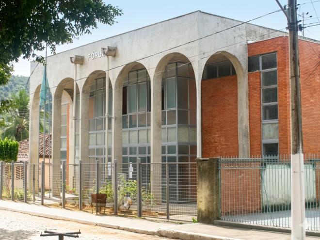 Justiça condena homem a 20 anos de prisão por tentativa de feminicídio com golpes de enxada em Joanésia