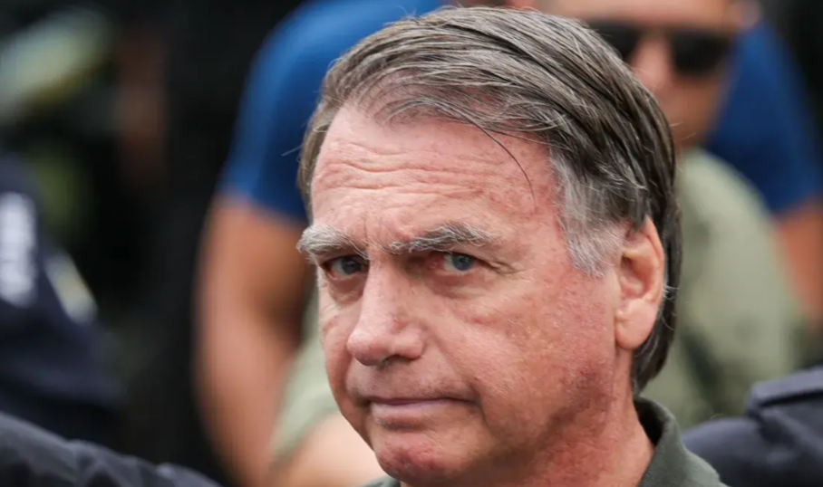 Moraes aciona PGR para avaliar pedido de prisão domiciliar de Jair Bolsonaro após internação em Brasília