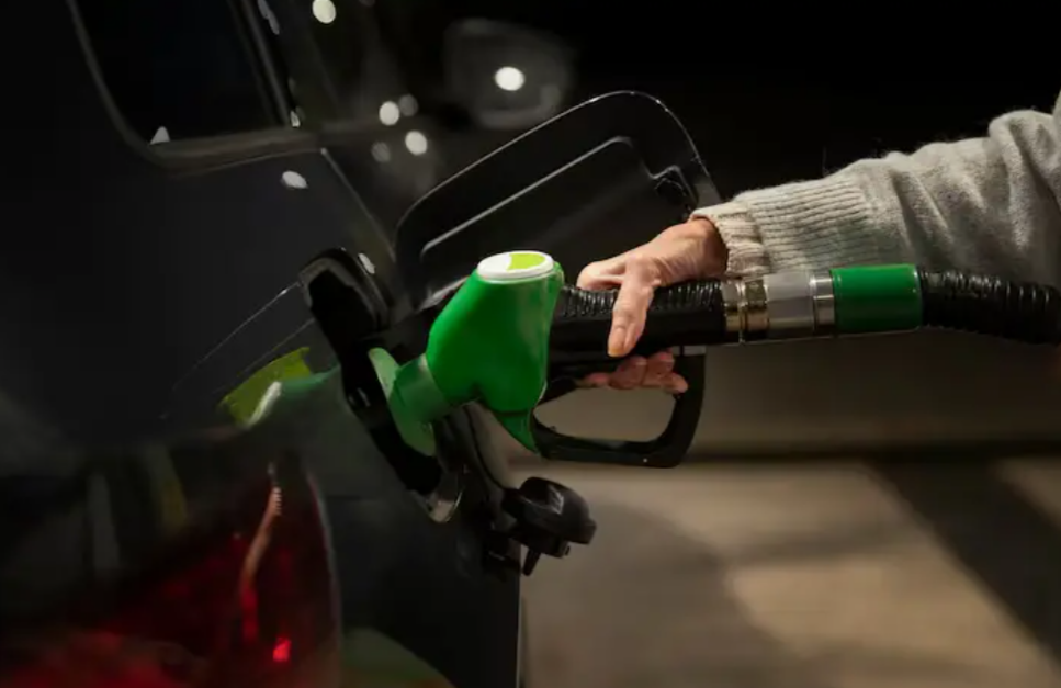 Preços de combustíveis em Minas Gerais e no país registram nova alta e pressionam inflação