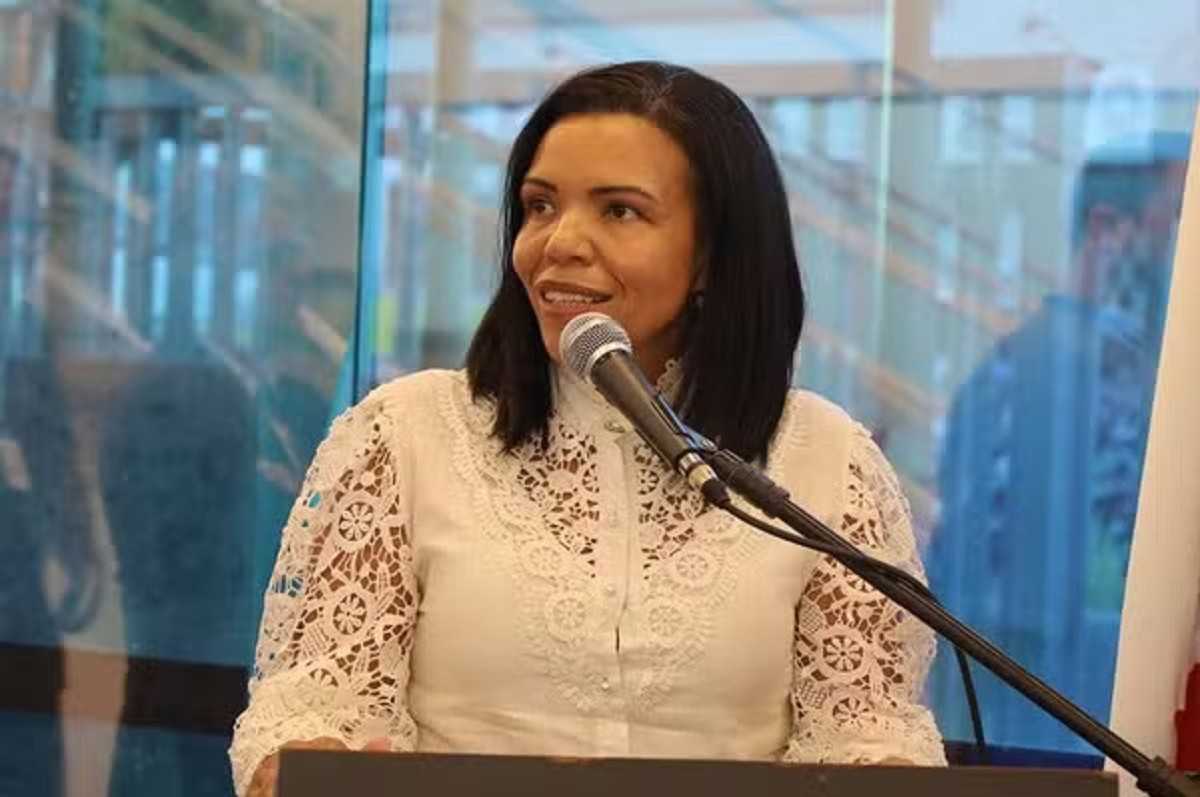 Janete Aparecida toma posse como primeira mulher a assumir a prefeitura de Divinópolis