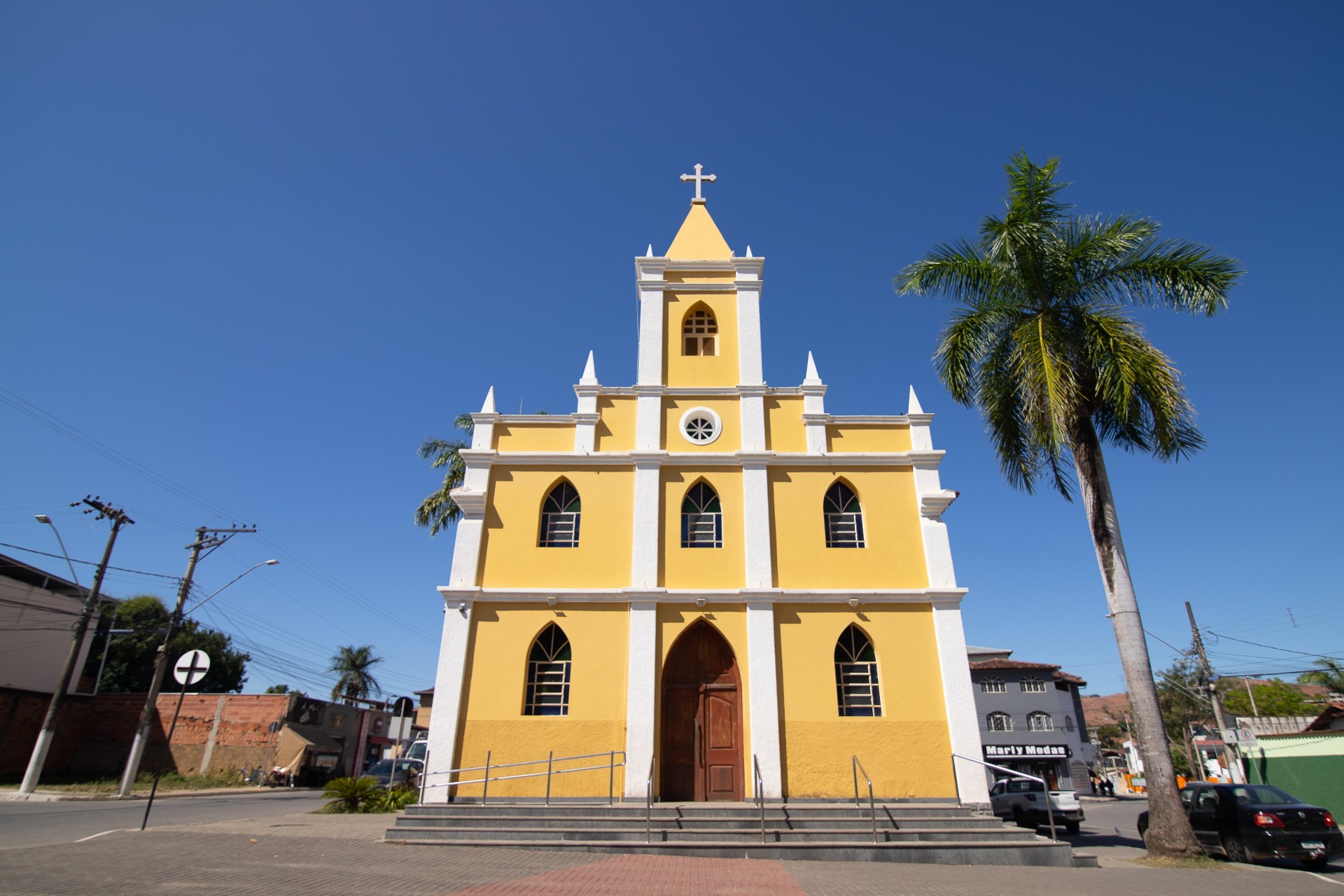 Igreja Matriz de Santana: O Coração Histórico e Espiritual de Santana do Paraíso