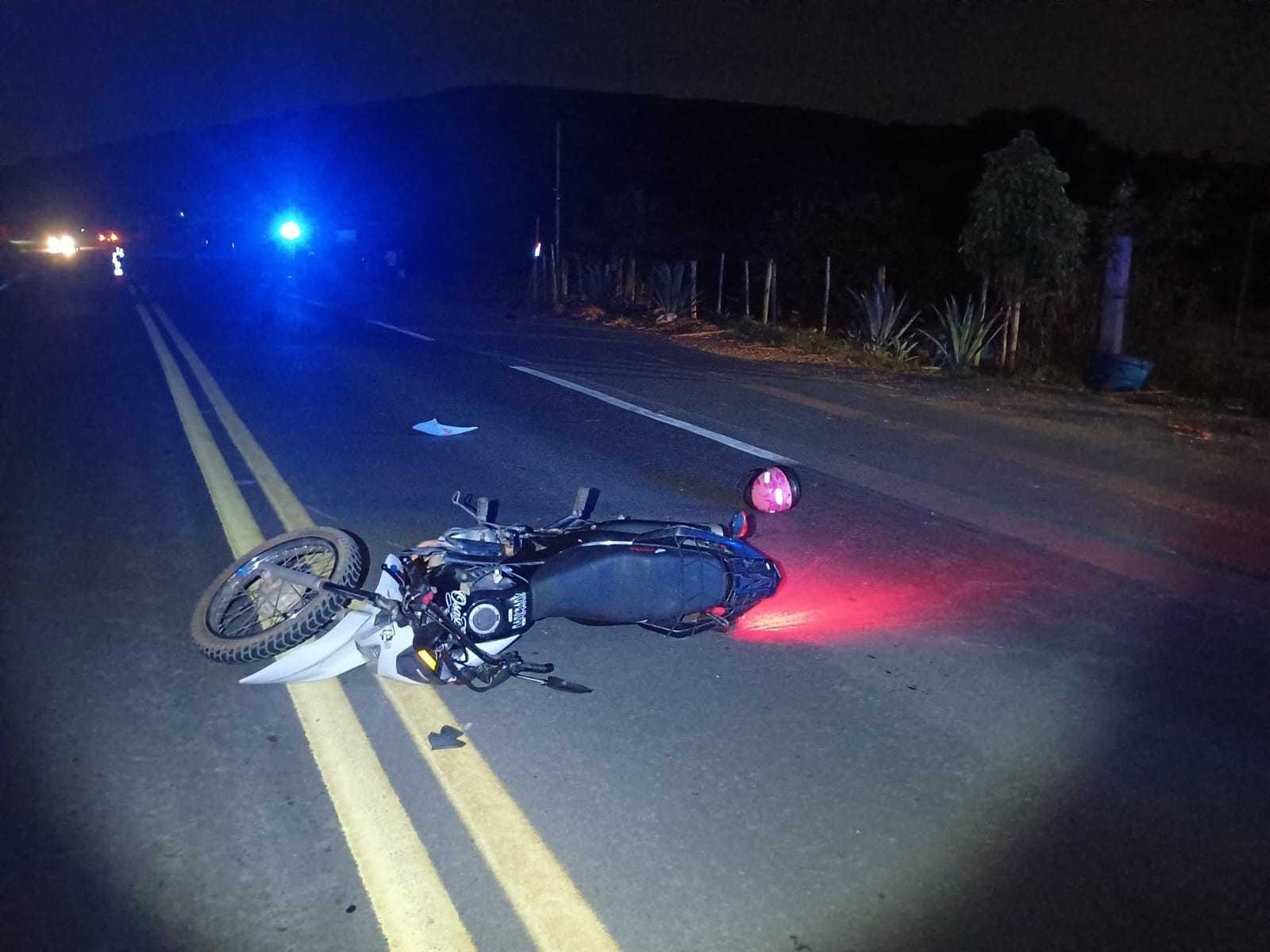 Um grave acidente registrado na noite desta quinta-feira, 1º de abril, resultou na morte de Kaique Junio Martins dos Reis, de 18 anos, no quilômetro da ...